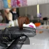 آکاژو 3011 با تناژ شکلاتی موکا روی موهای زنانه کوتاه و موجدار